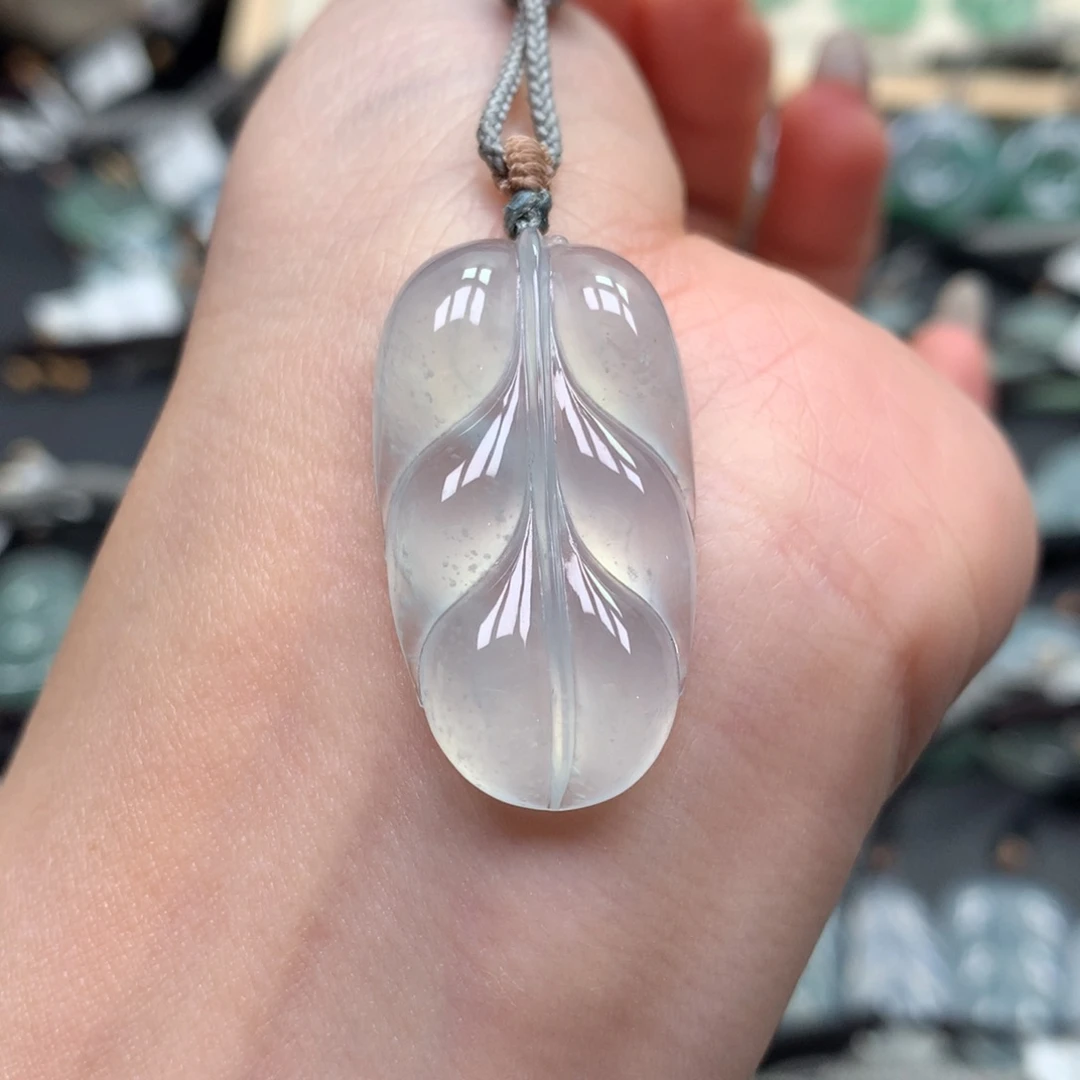 翡翠颈饰未镶嵌叶子