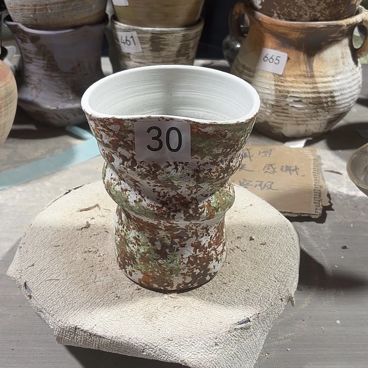 摆件陶高15，口10到12，有孔30，