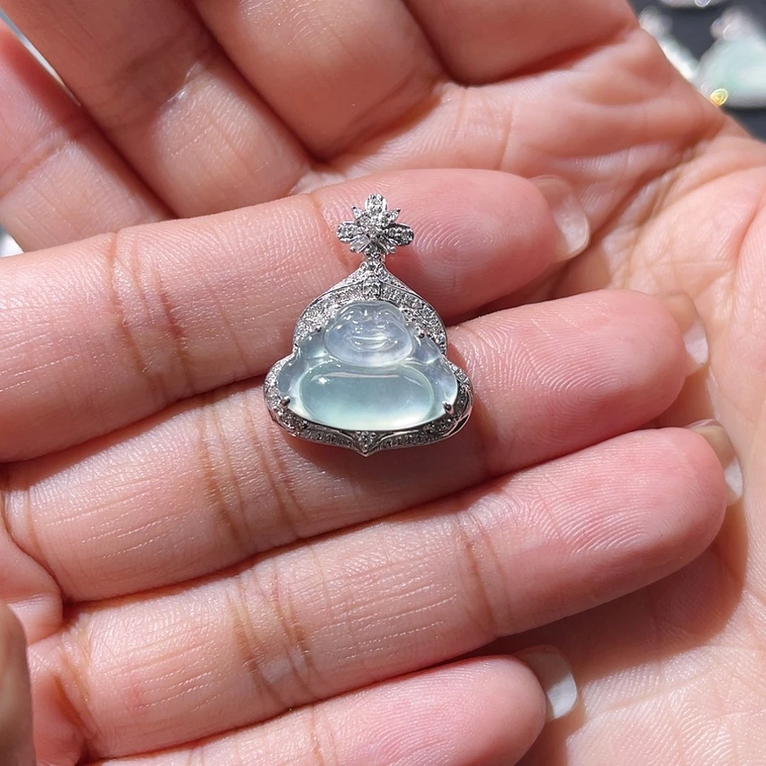 翡翠18K金镶嵌颈饰