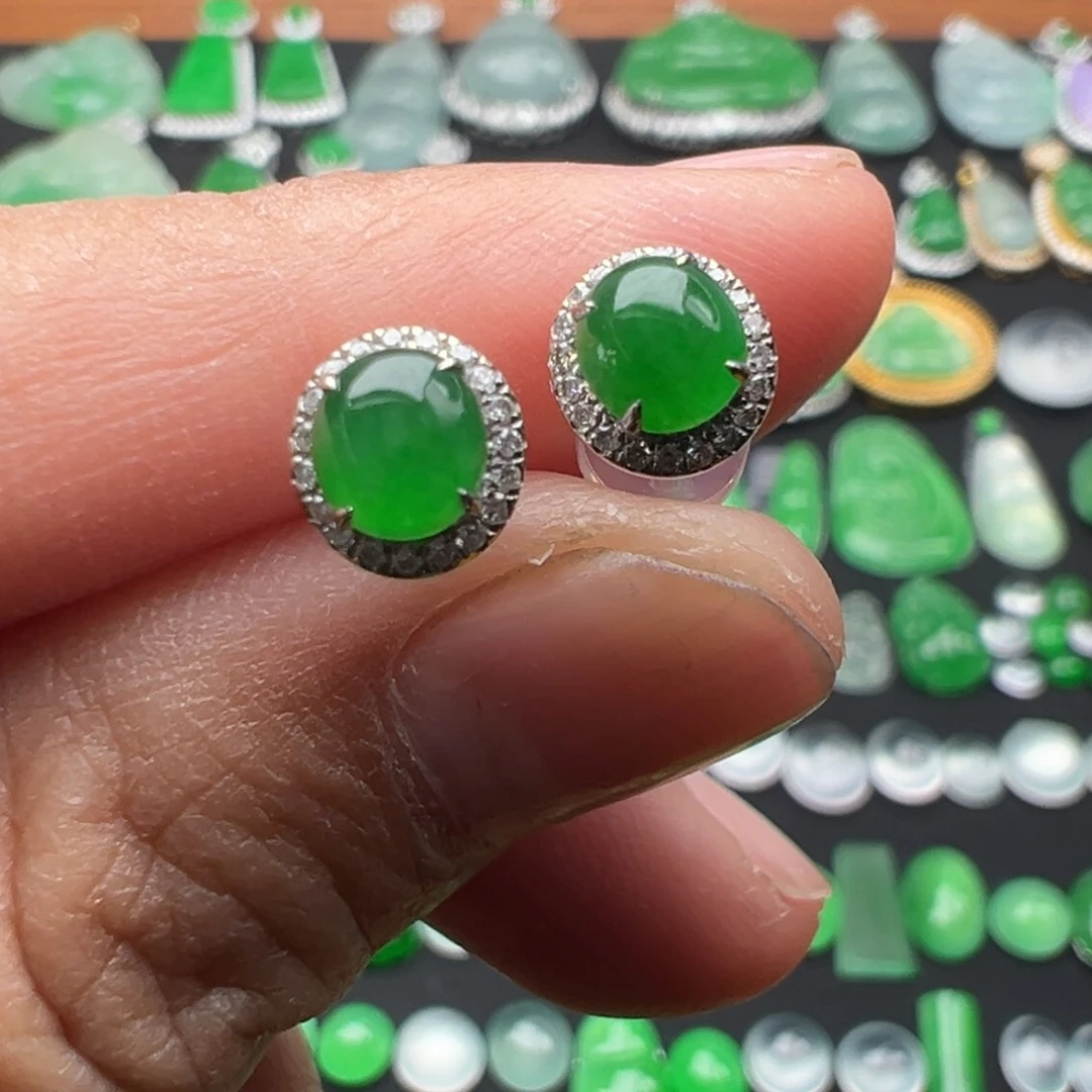 翡翠颈饰18K金镶嵌耳钉