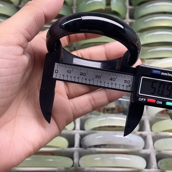 蛇纹石玉未镶嵌手镯143