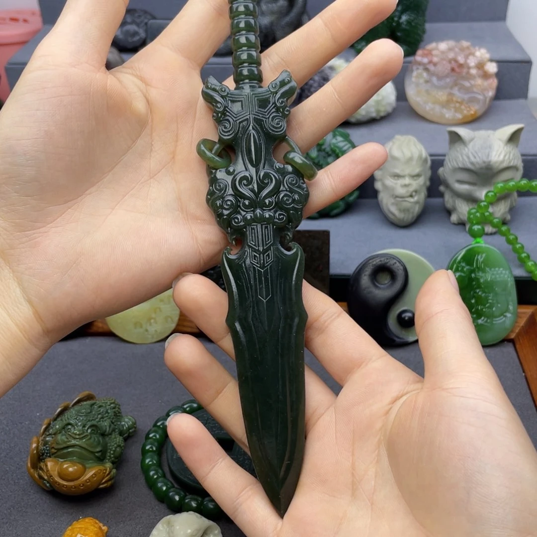 和田玉未镶嵌颈饰边**萄