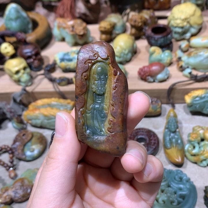 未镶嵌岫岩河磨玉（透闪石质玉）把件