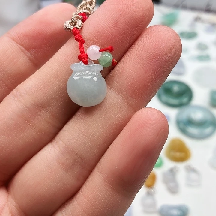 颈饰未镶嵌翡翠钱袋