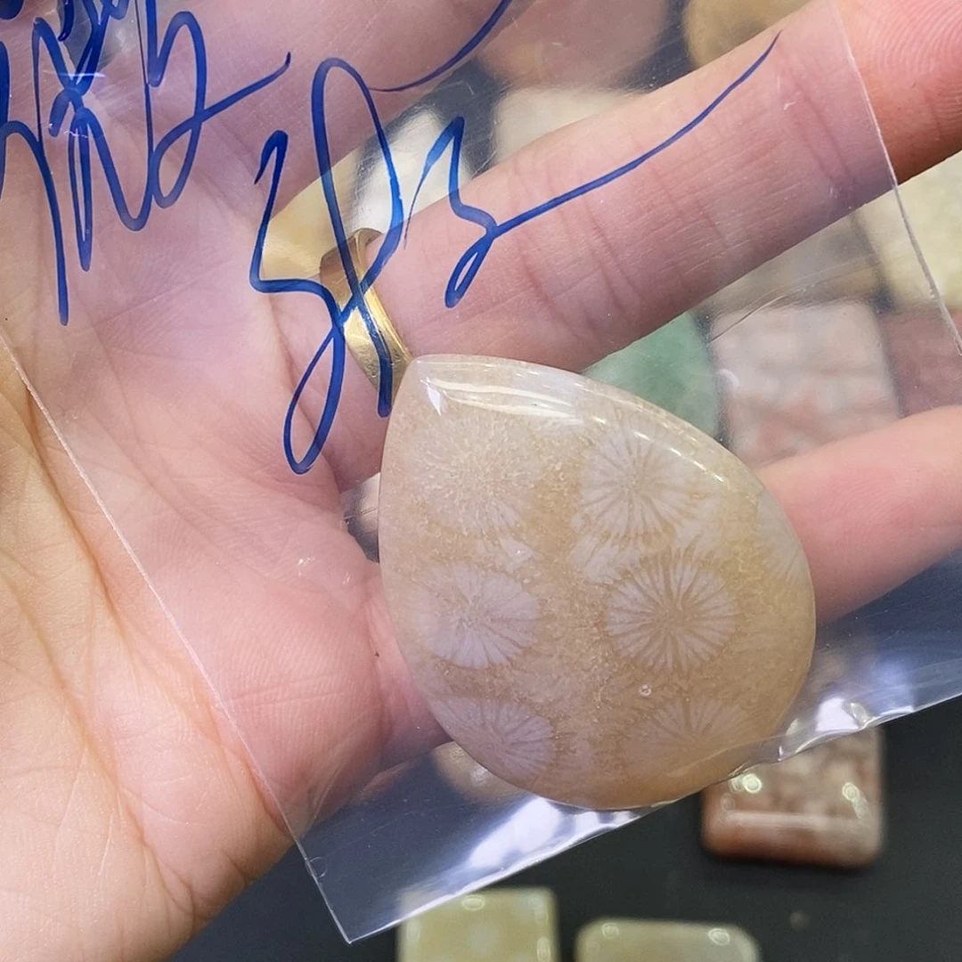 硅化玉颈饰合金薇**爱