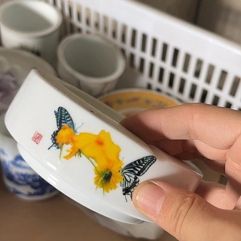 陶瓷烟灰缸一个陶瓷