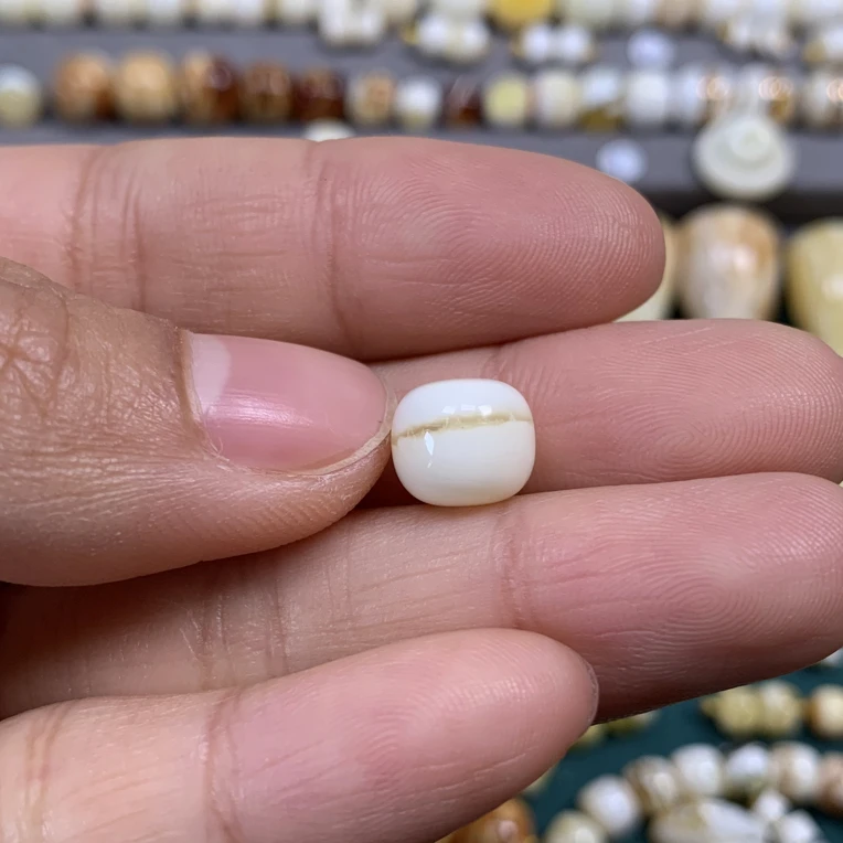 天然琥珀蜜蜡金瓷白一线天老型9.2*8.1mm