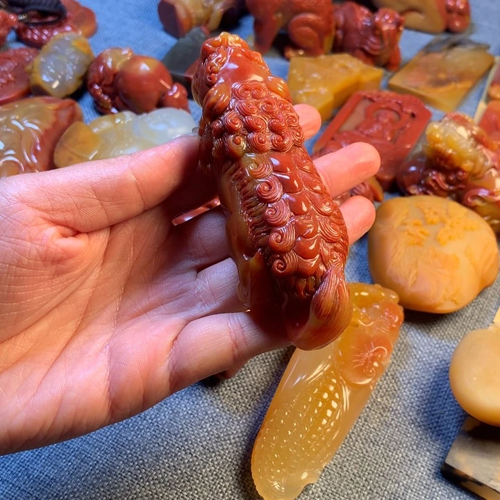 石英质玉（黄龙玉）未镶嵌颈饰