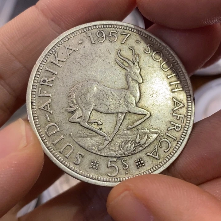 银Ag900如图一枚银币