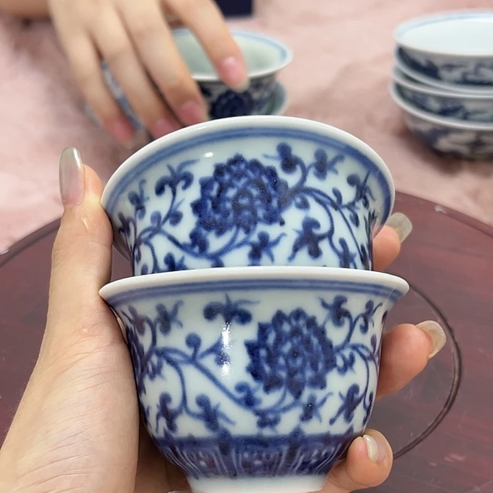 瓷片少**事青花花卉纹饰主人杯