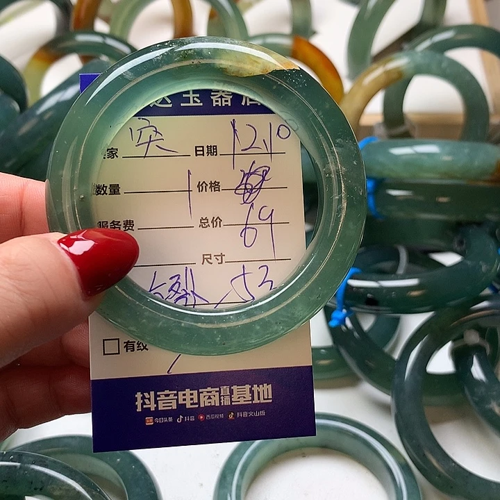 突***兔蛇纹石玉未镶嵌手镯