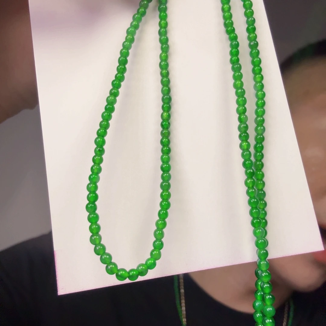 颈饰未镶嵌翡翠一件