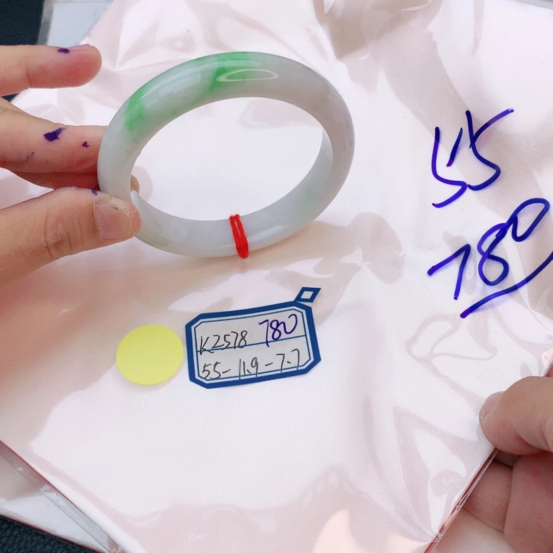 翡翠手镯未镶嵌翡翠