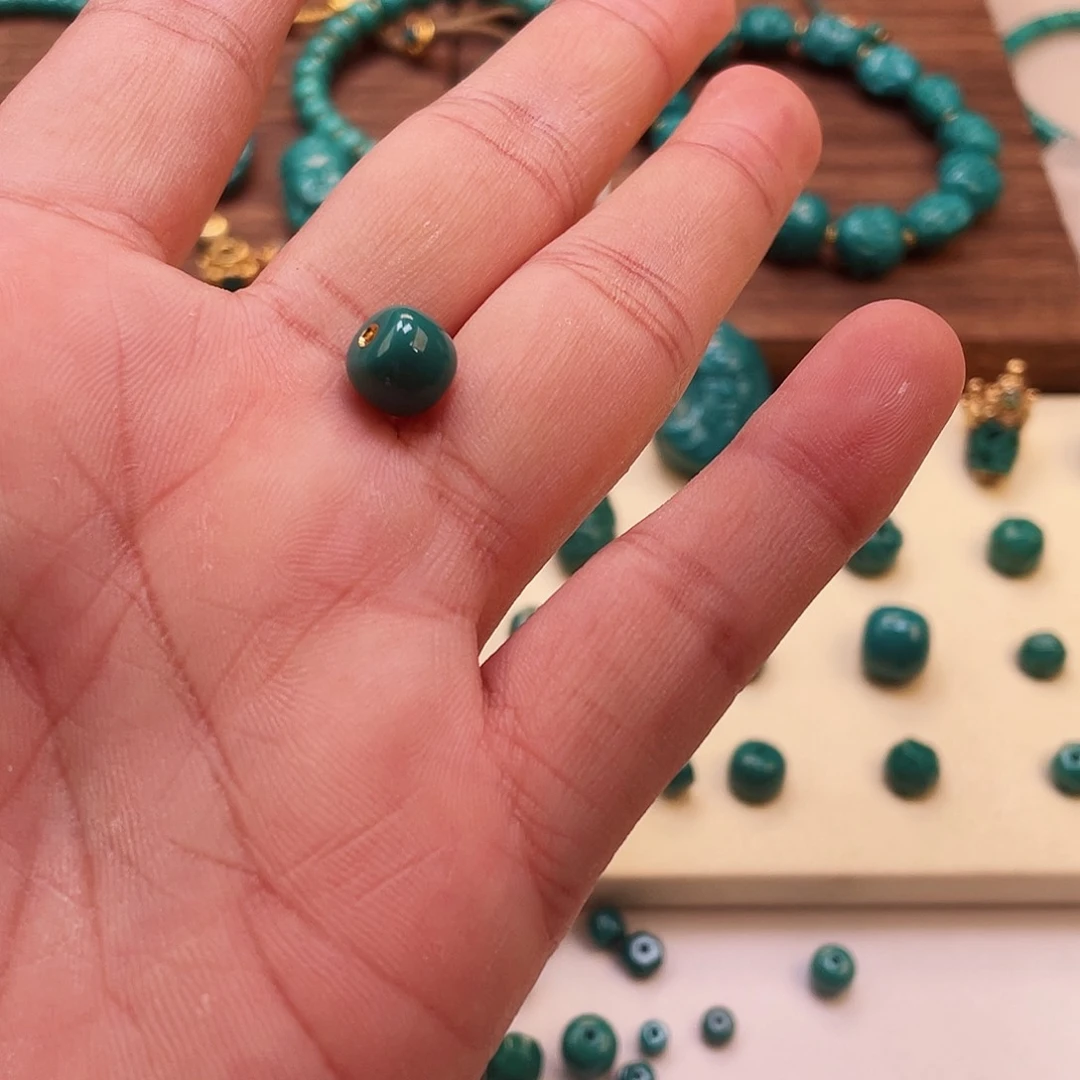 绿松石颈饰未镶嵌