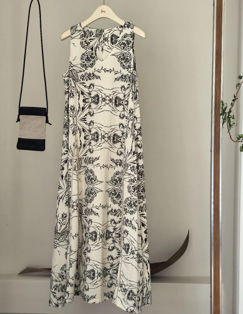 独家设计数码印花百搭显瘦无袖V领吊带连衣裙FMV 28311