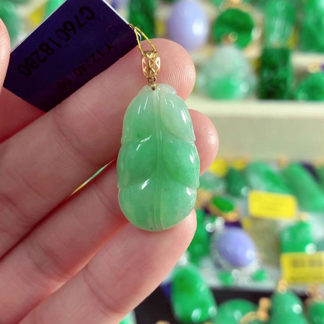 翡翠18K金镶嵌颈饰