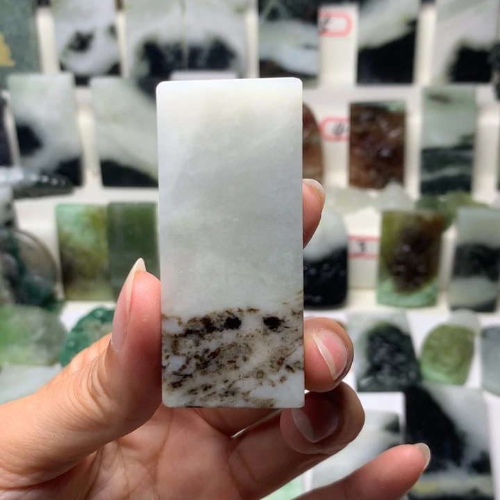 独山玉未镶嵌颈饰