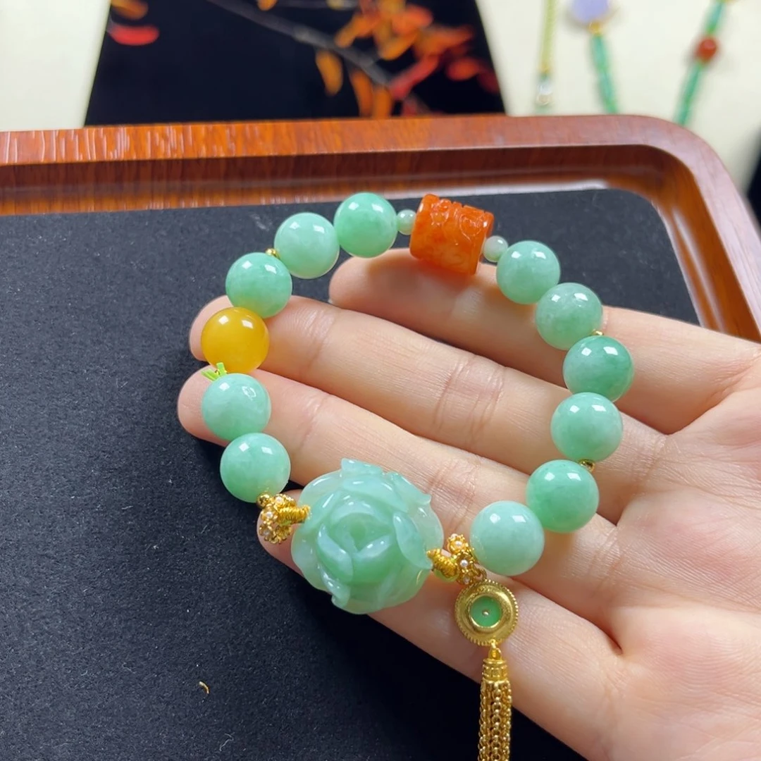 翡翠未镶嵌颈饰阳绿设计款