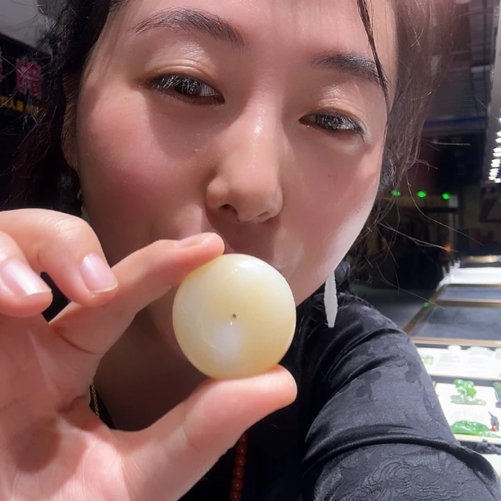 斯***无颈饰未镶嵌和田玉