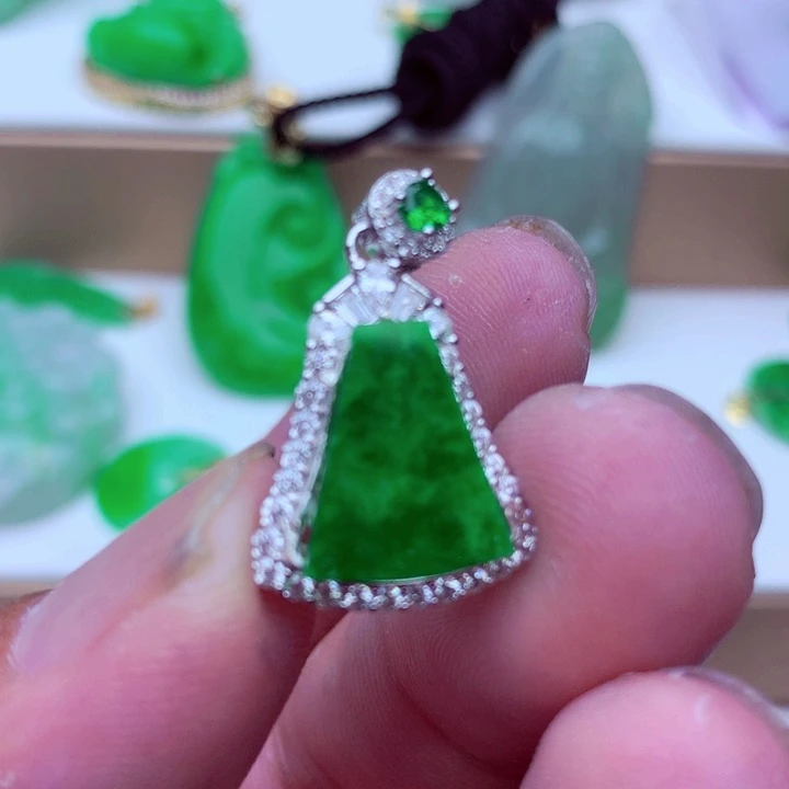 翡翠未镶嵌吊坠(不含链)