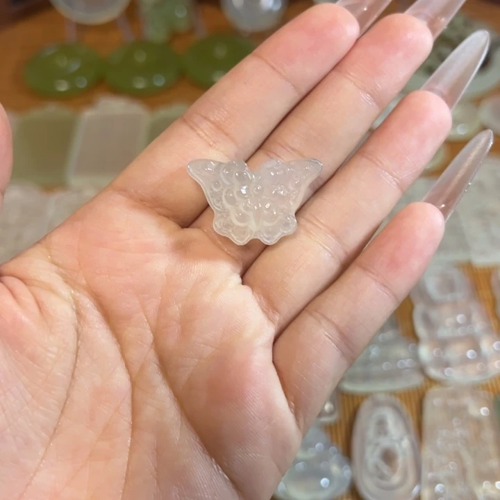 未镶嵌蛇纹石玉岫玉白冰挂件小蝴蝶