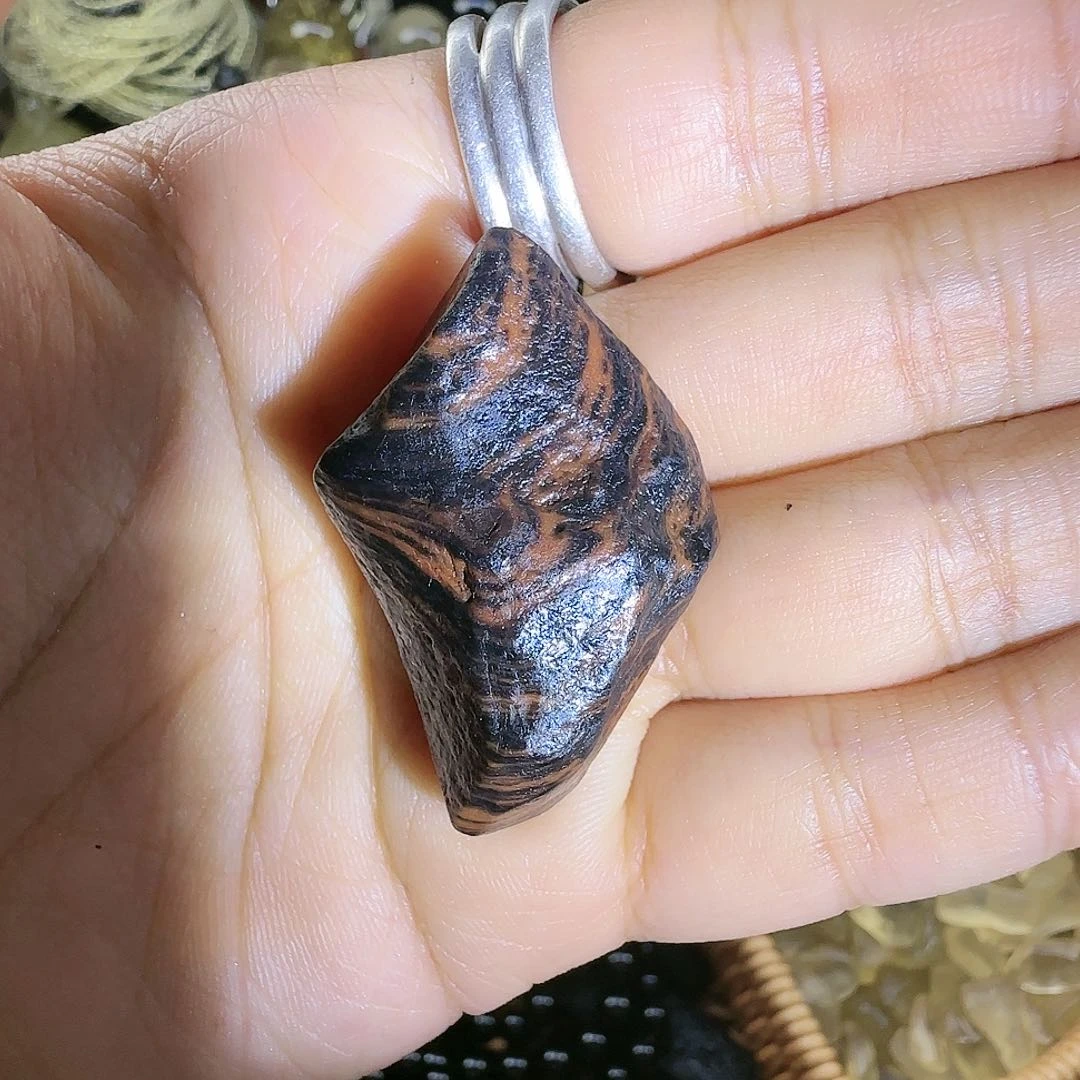 西藏火焰纹小原石