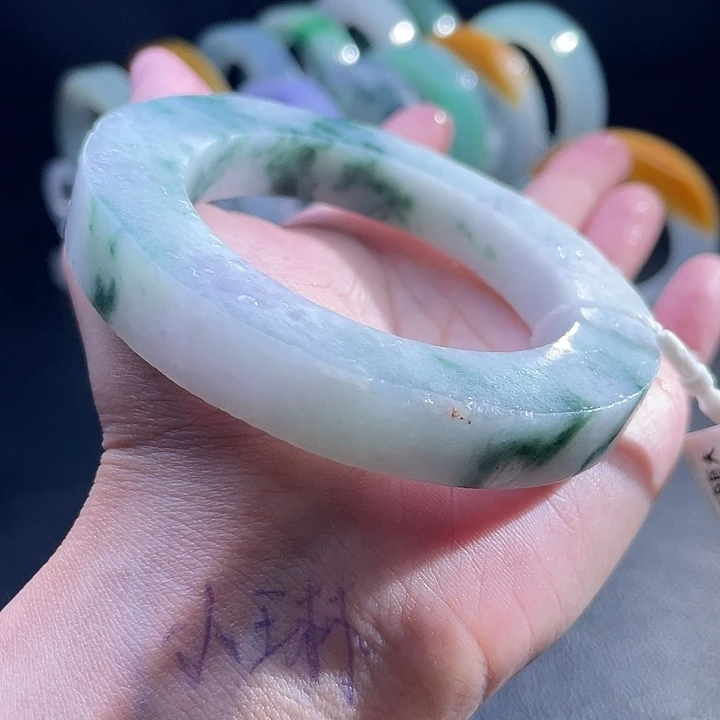 未镶嵌翡翠手镯定制翡翠