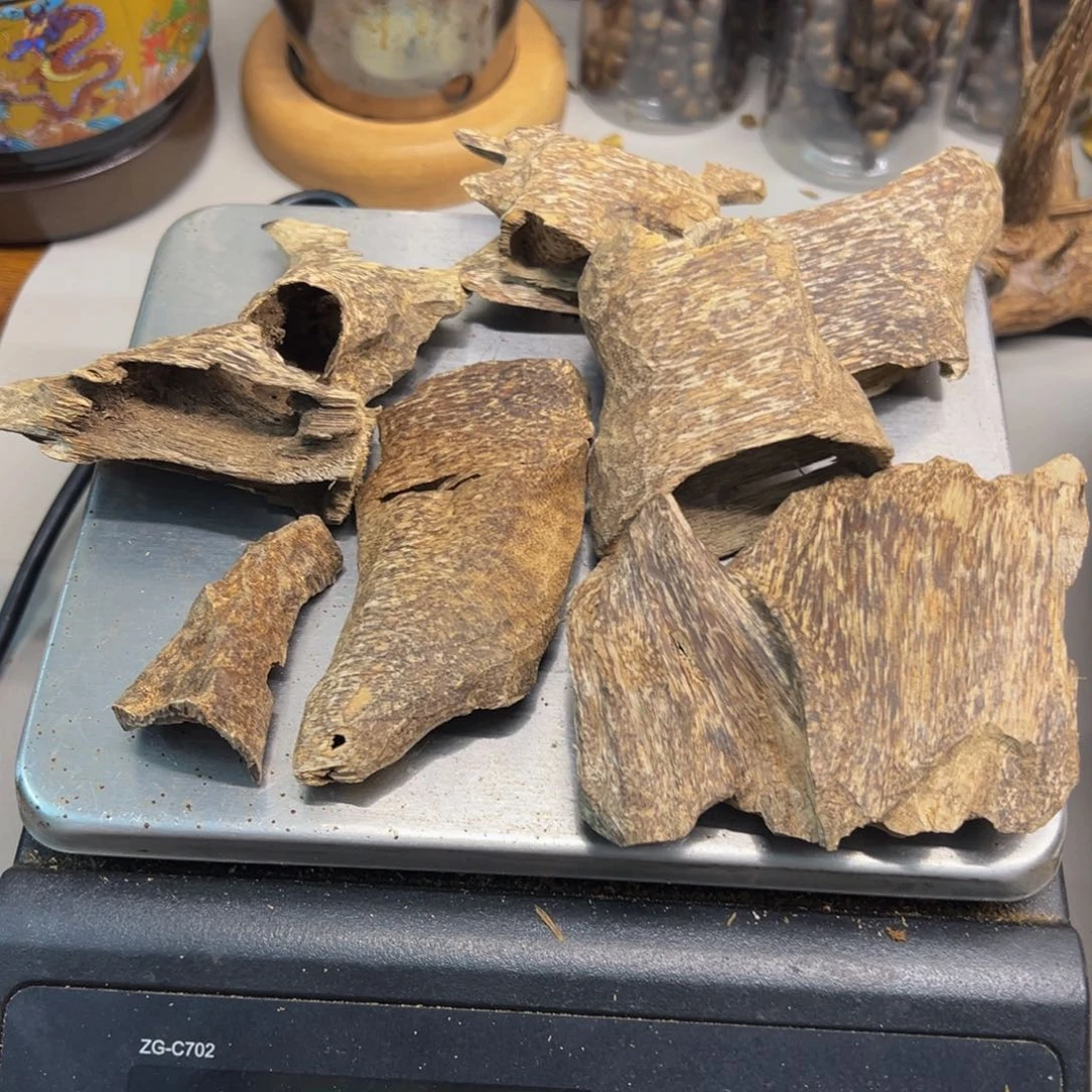 沉香沉香碎屑芽庄壳子原材料52克