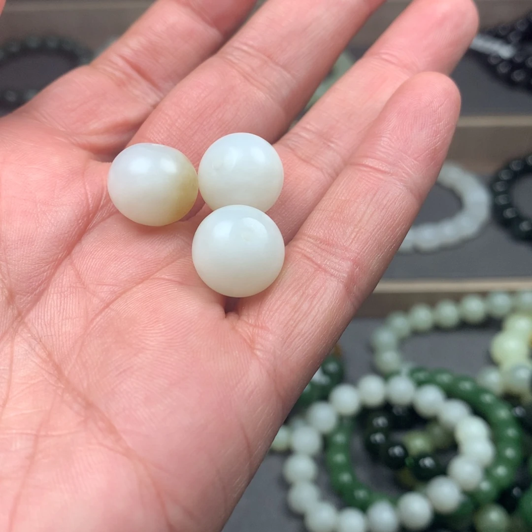 黑***米和田玉未镶嵌手链