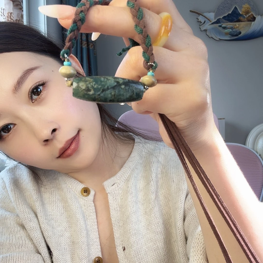 爱****蛇纹石玉未镶嵌颈饰
