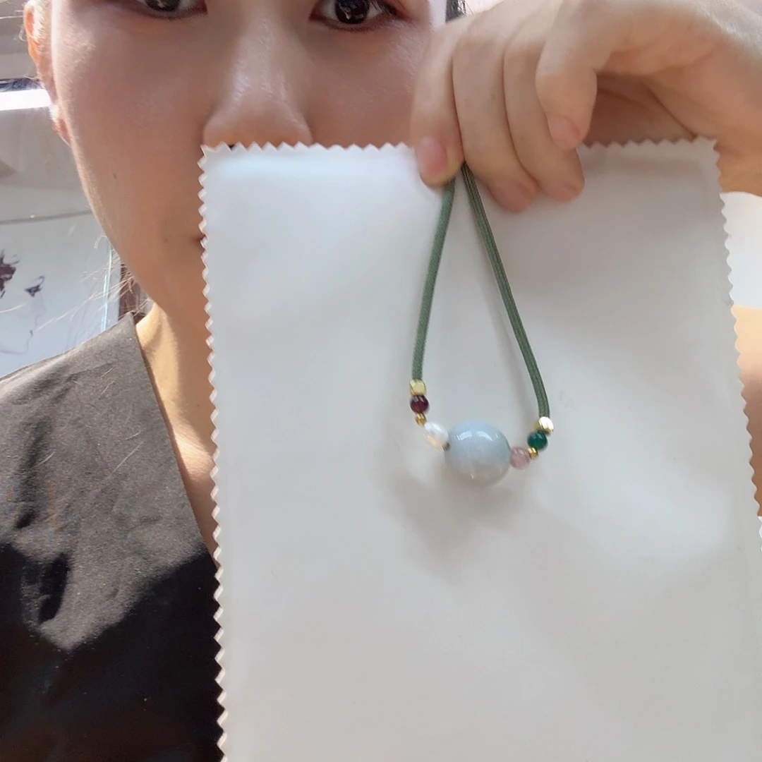 翡翠未镶嵌颈饰路路通 需要包容