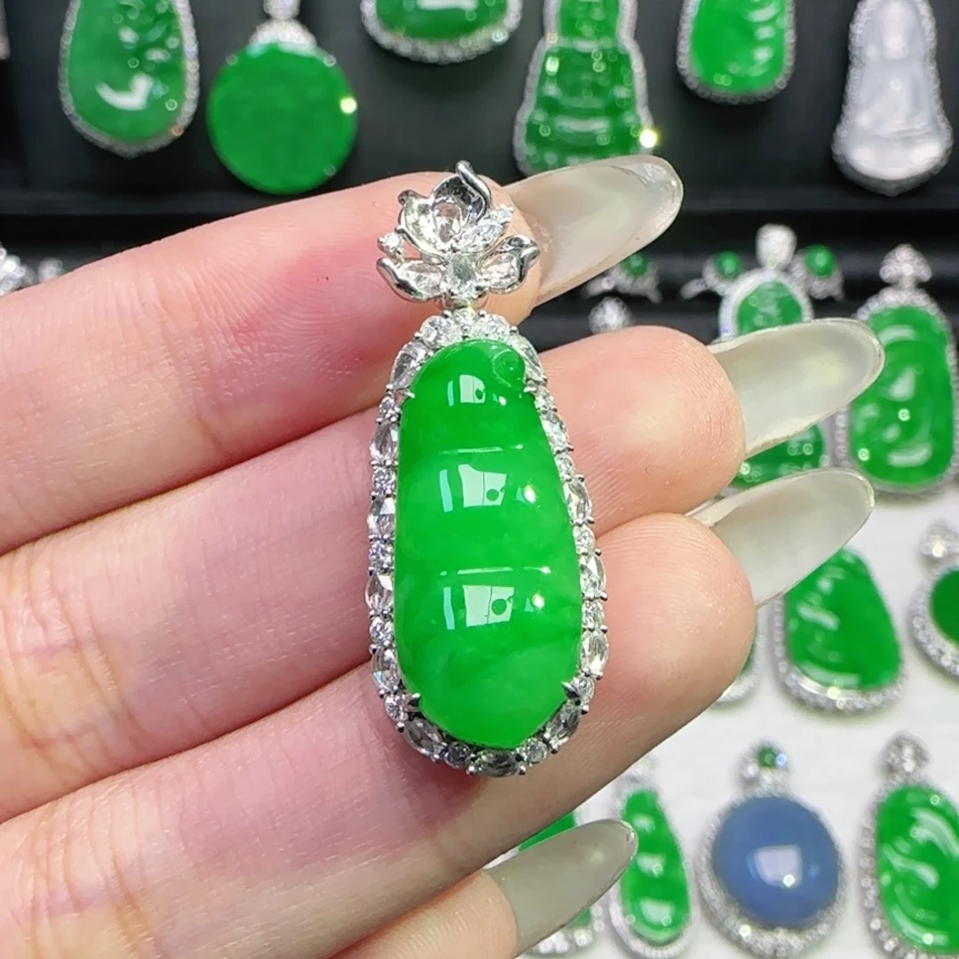 翡翠18K金镶嵌颈饰