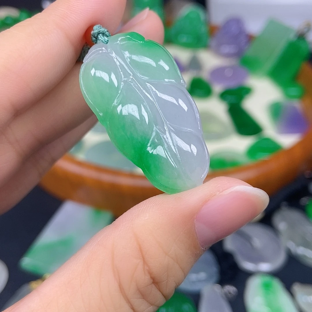 翡翠未镶嵌颈饰叶子