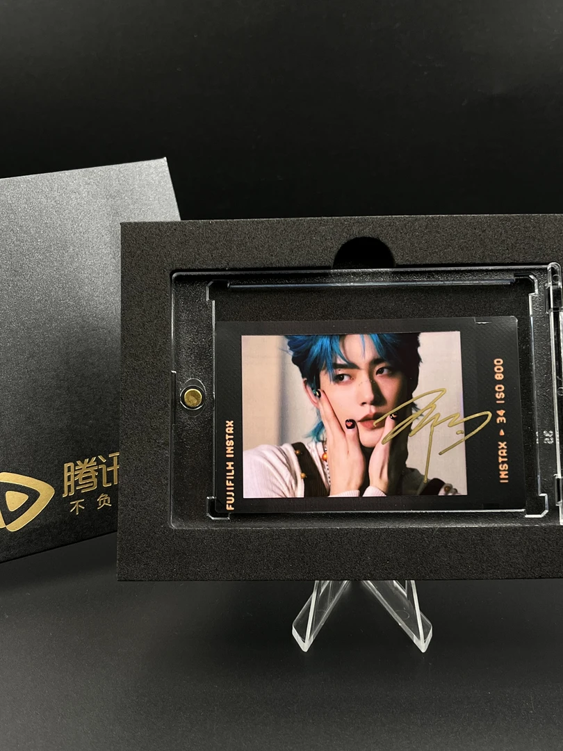 W269【邓为】三寸正品签名拍立得照片  黑胶