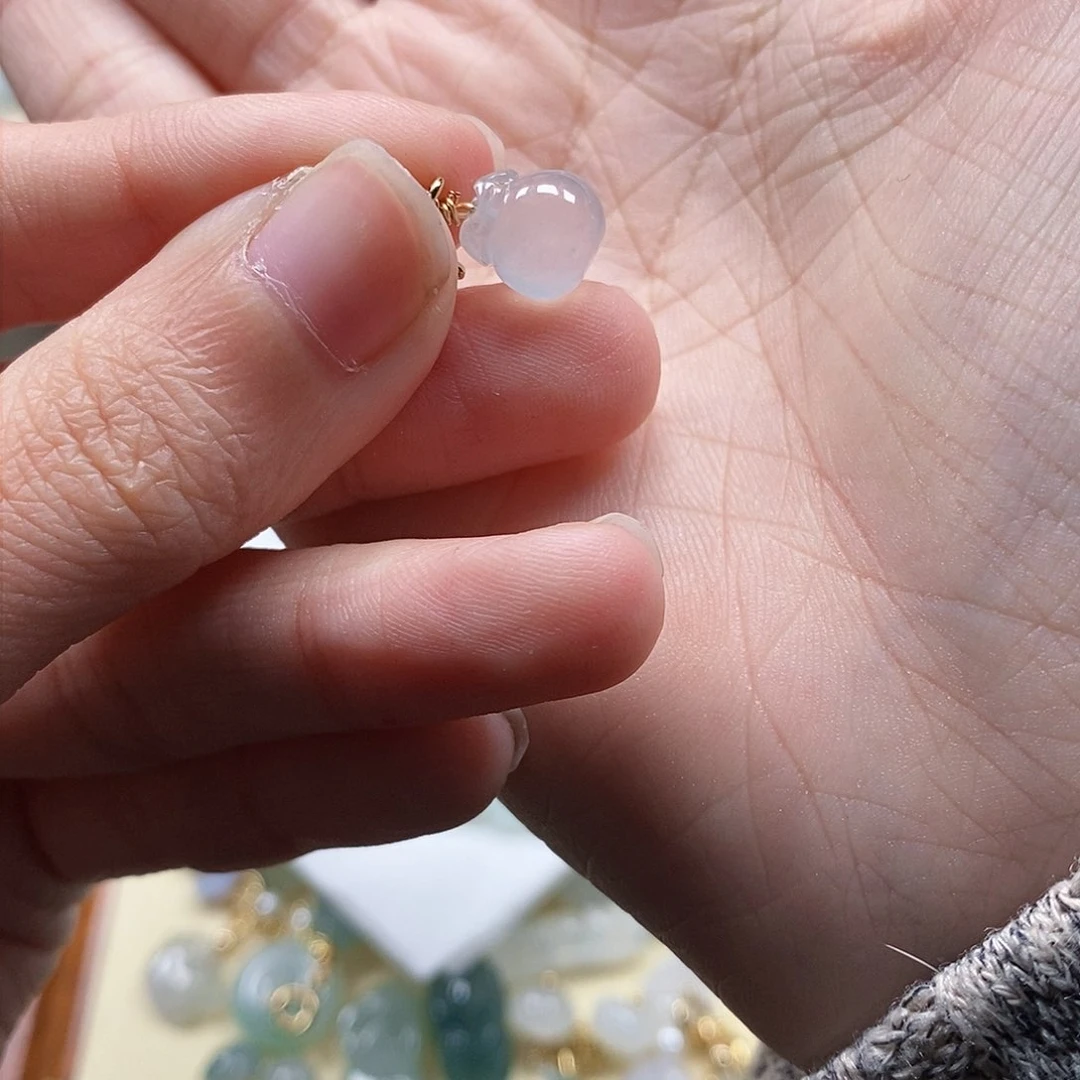 翡翠颈饰未镶嵌闪