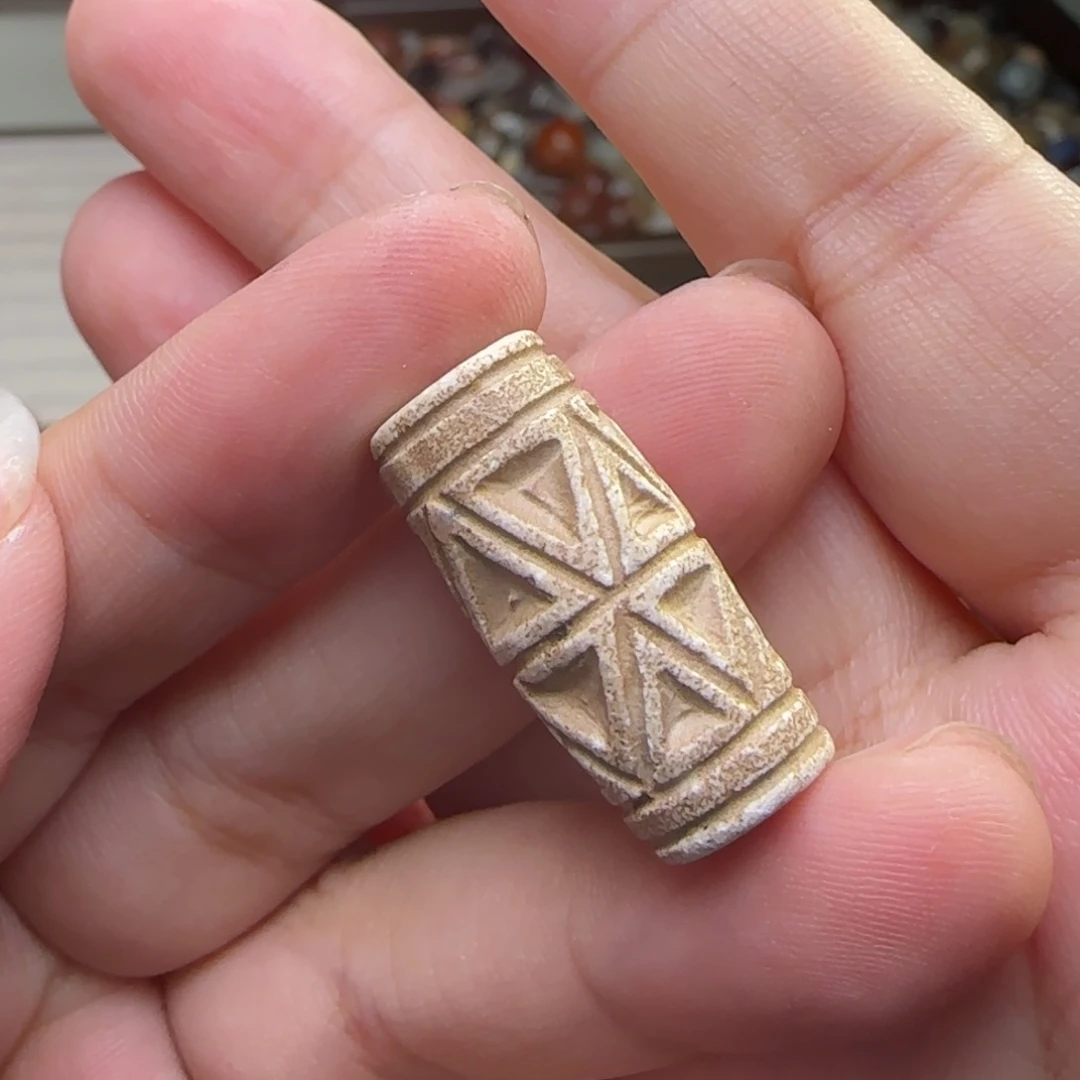 犹***决未镶嵌玛瑙/玉髓珠宝半成品