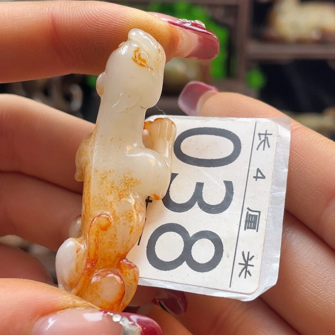 董***会和田玉未镶嵌颈饰