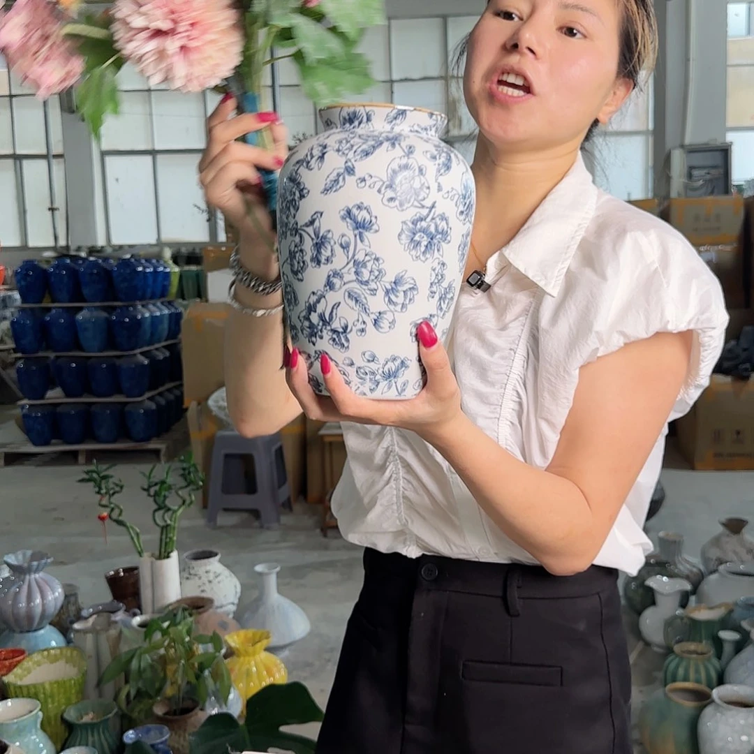 景德镇陶瓷艺术花瓶青花瓷高24口径8公分