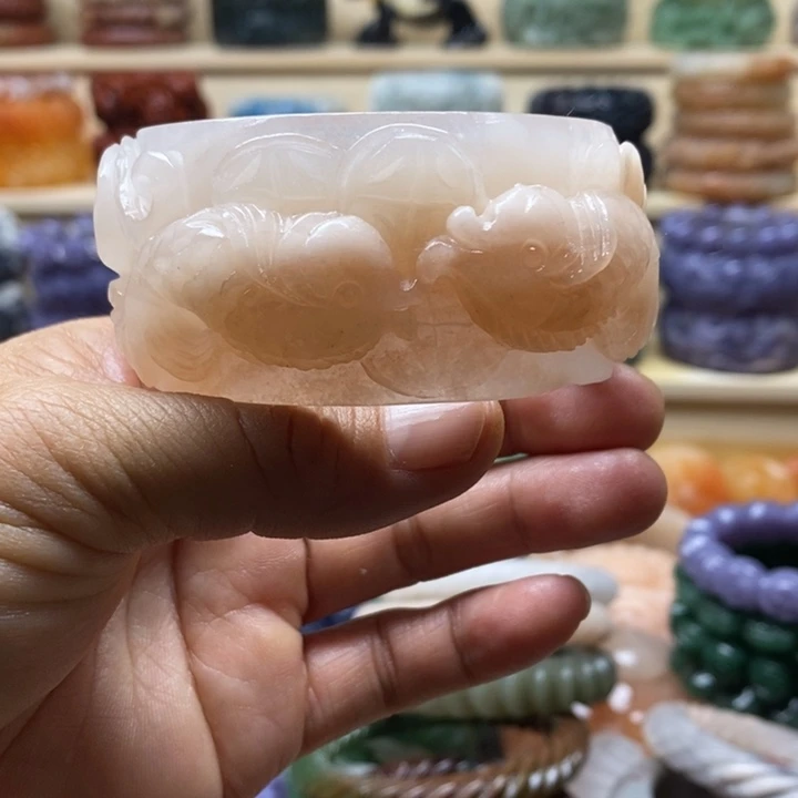 未镶嵌手镯石英质玉