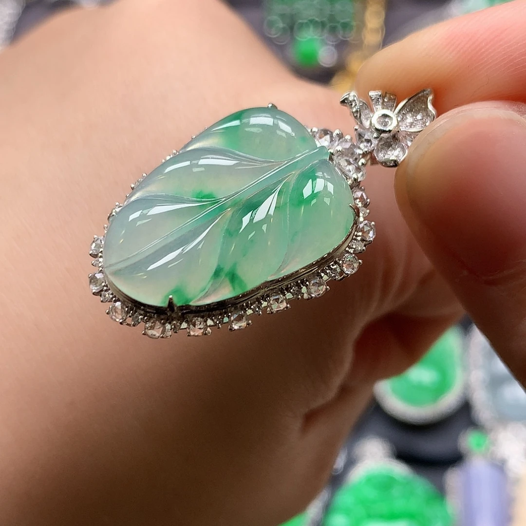 翡翠18K金镶嵌颈饰