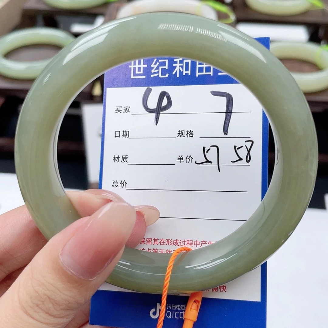 和田玉手镯未镶嵌