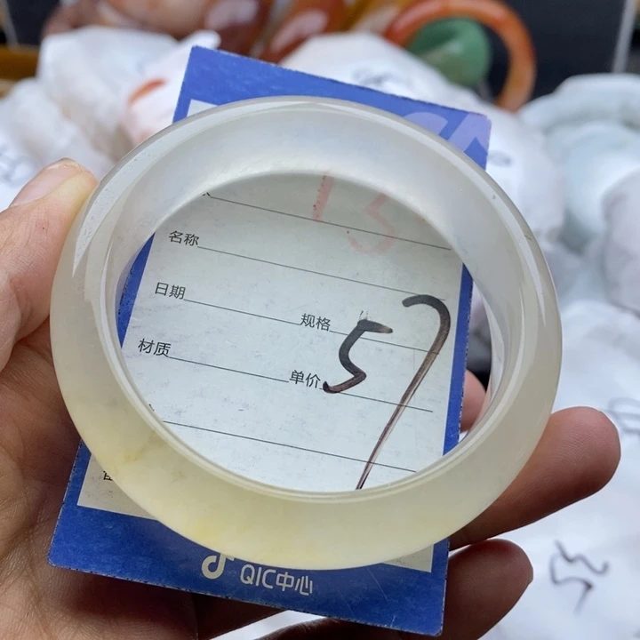 石英质玉手镯未镶嵌