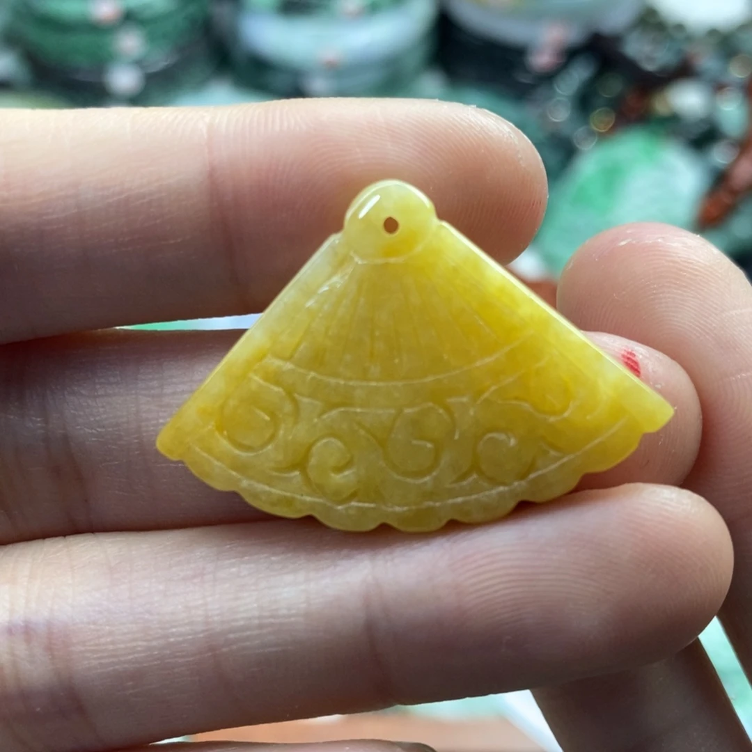 翡翠未镶嵌颈饰云*