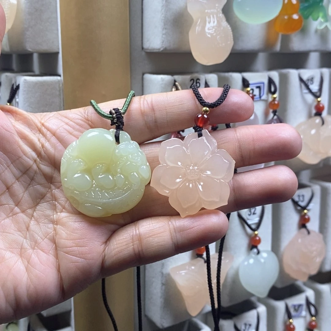 颈饰未镶嵌石英质玉（金丝玉）5****爱