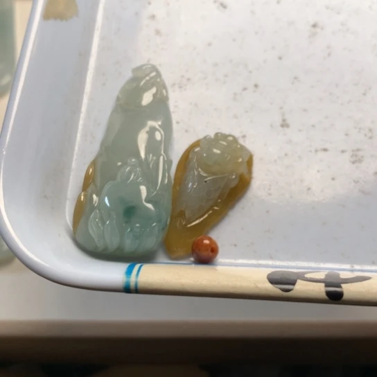 翡翠未镶嵌颈饰往**零翡翠