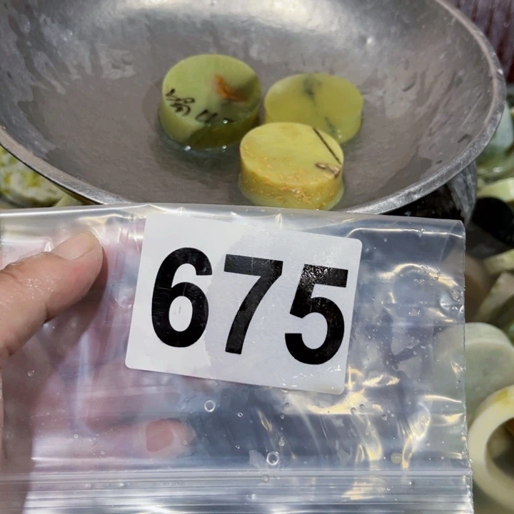 惜****蛇纹石玉未镶嵌珠宝半成品