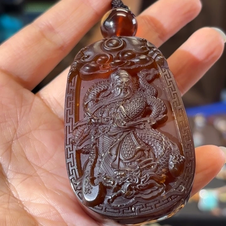 琥珀未镶嵌颈饰琥珀