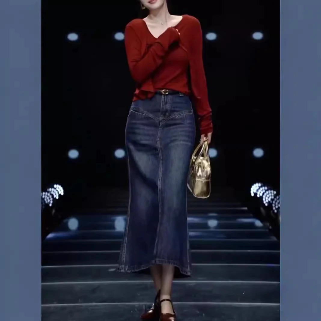钟情美依缘2025秋新款简约风长袖短外套搭配时尚感高腰牛仔半身裙