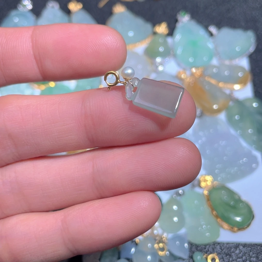 翡翠颈饰18K金镶嵌翡翠