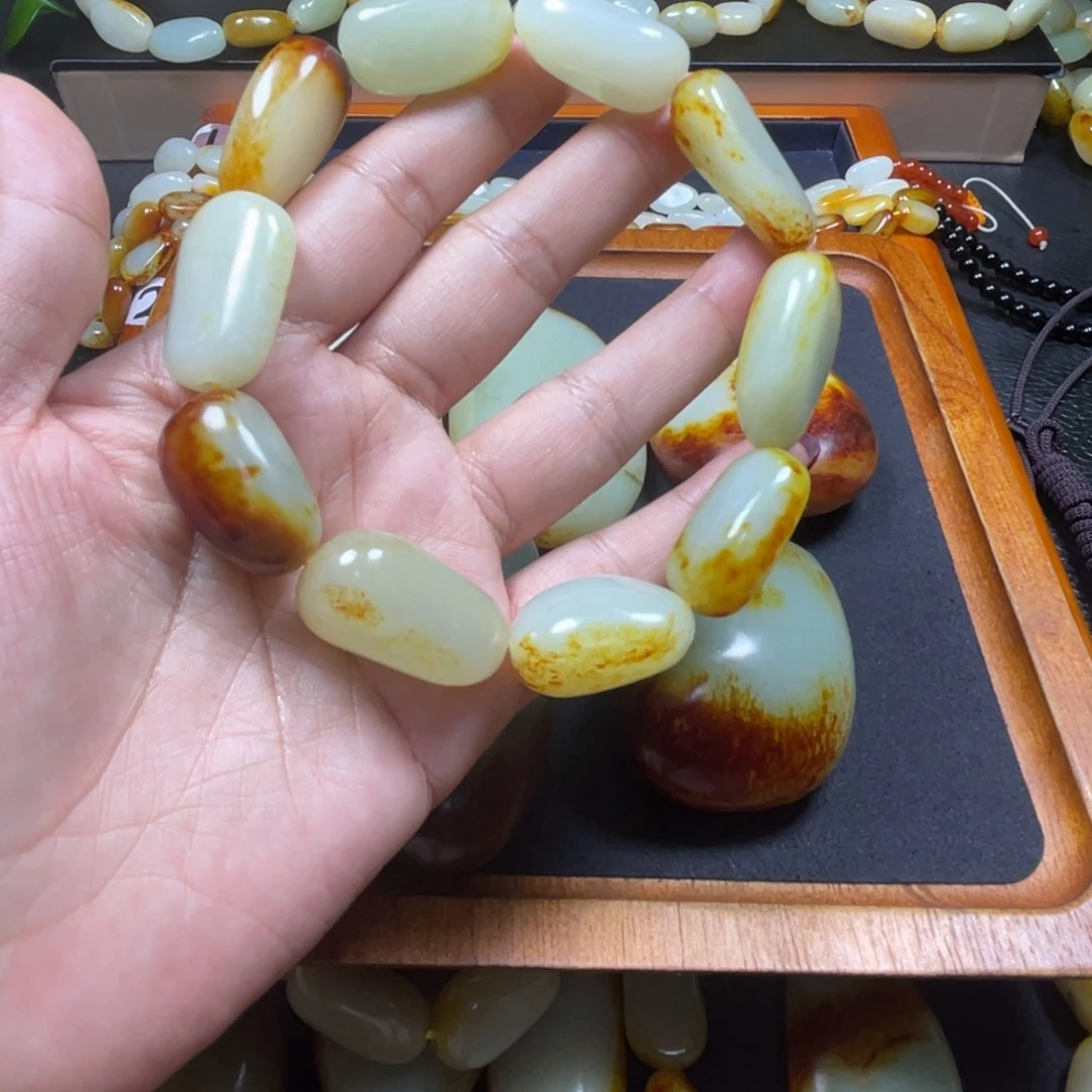 颈饰未镶嵌和田玉在*虑
